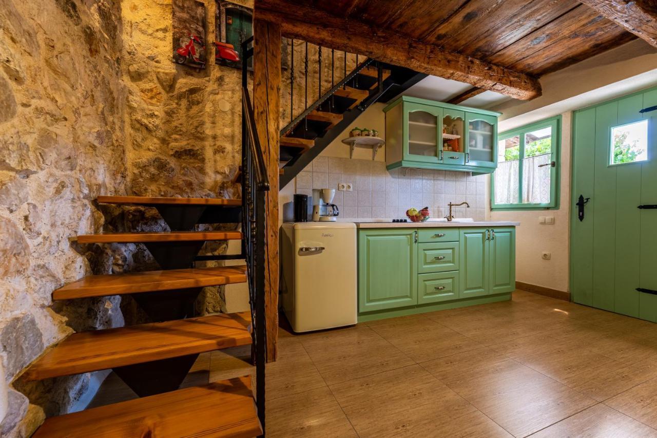 Parona Holiday Home Vrbnik Eksteriør bilde