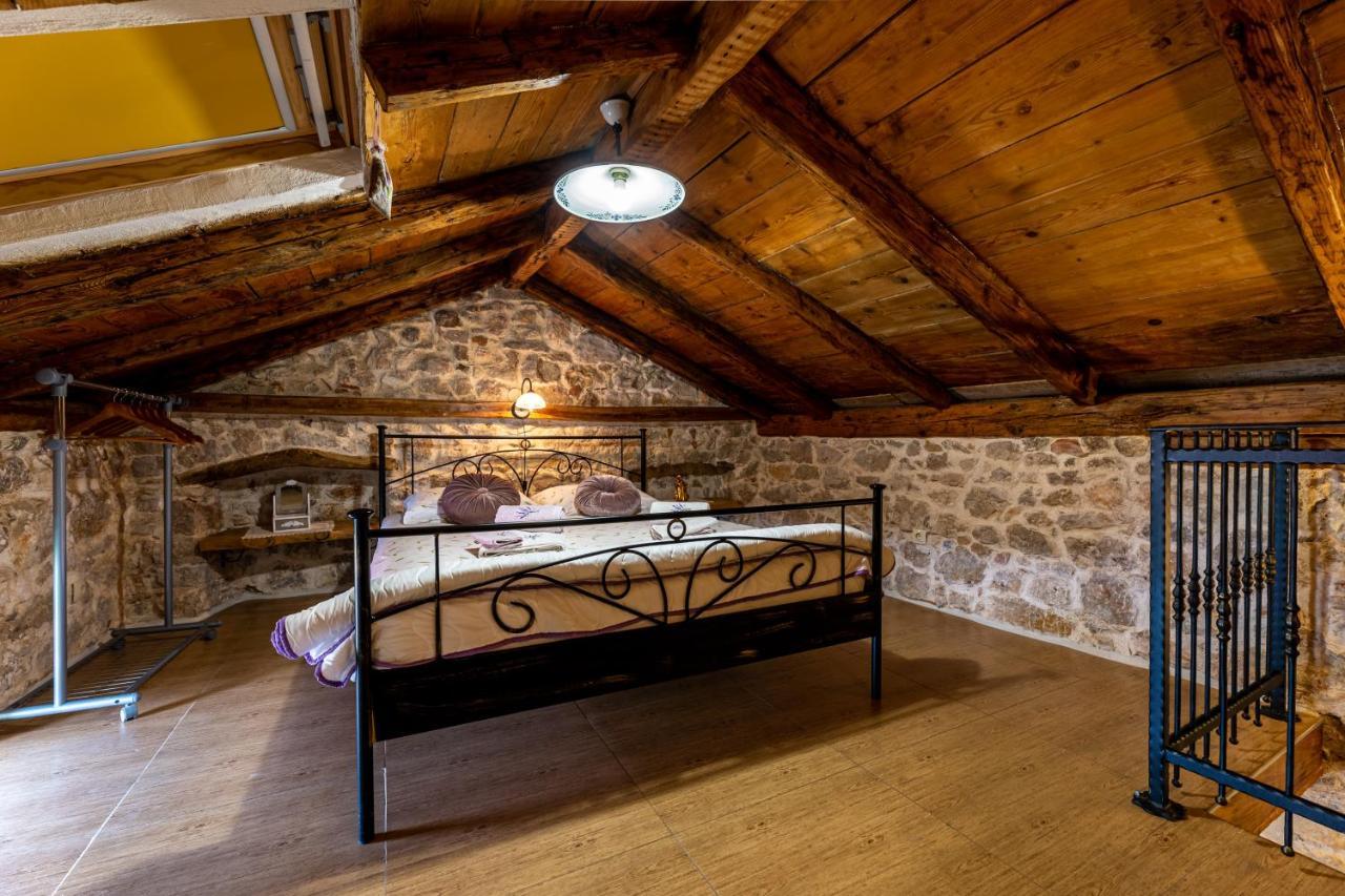 Parona Holiday Home Vrbnik Eksteriør bilde