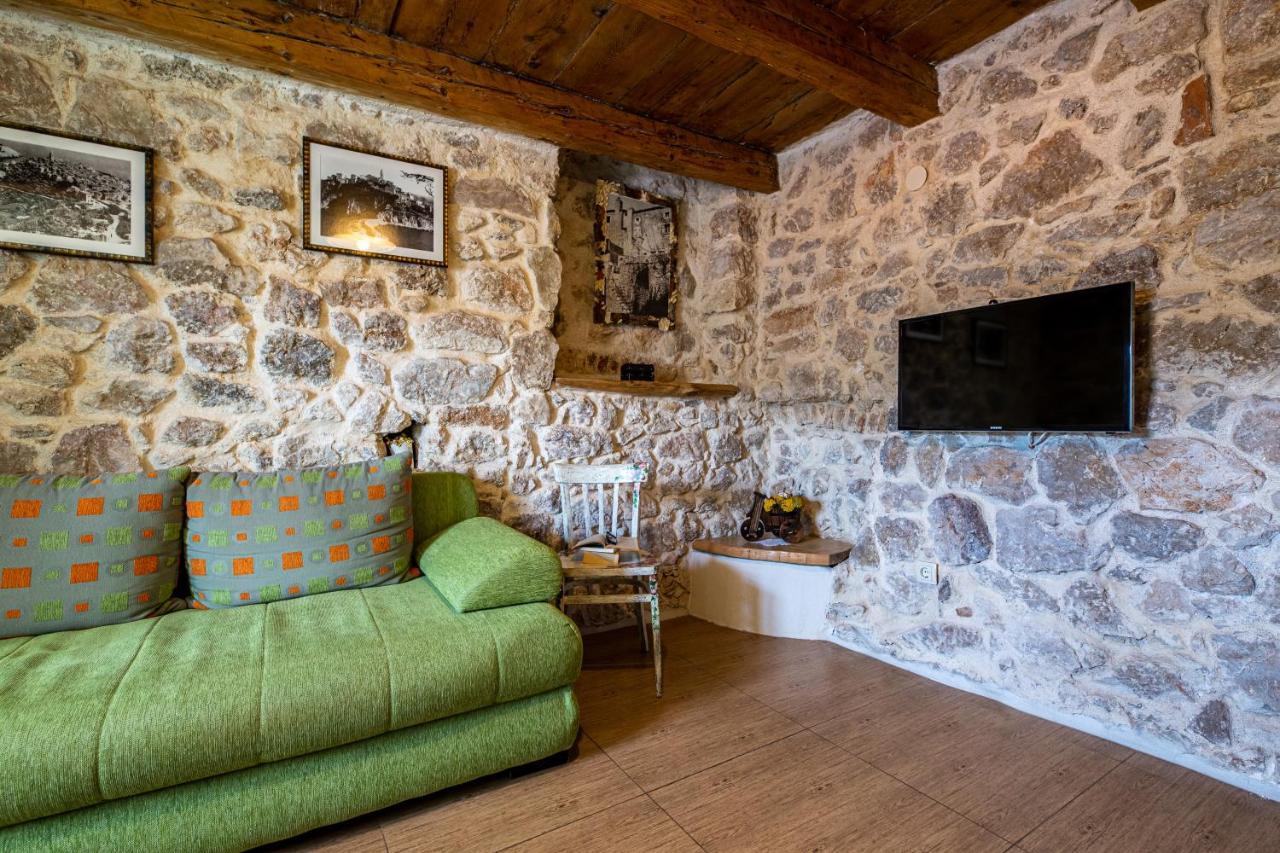 Parona Holiday Home Vrbnik Eksteriør bilde